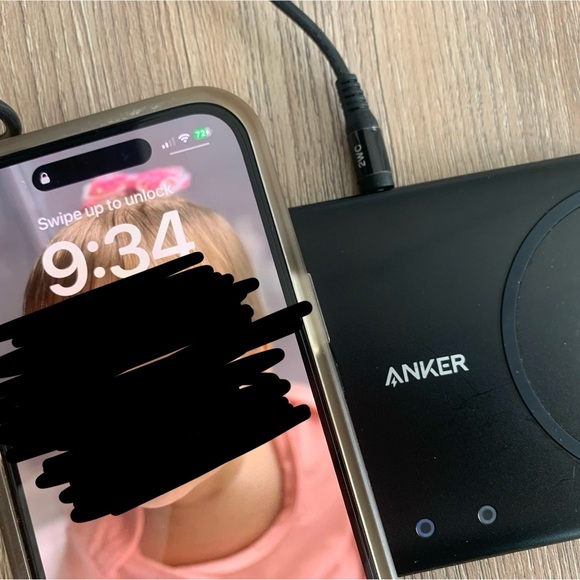 Anker Dual Fast Wireless Charger in Black - Picture 10 of 11